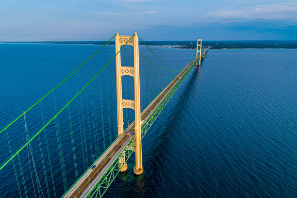 mackinac bridge golden hour 13 - straits of mackinac foto e immagini stock