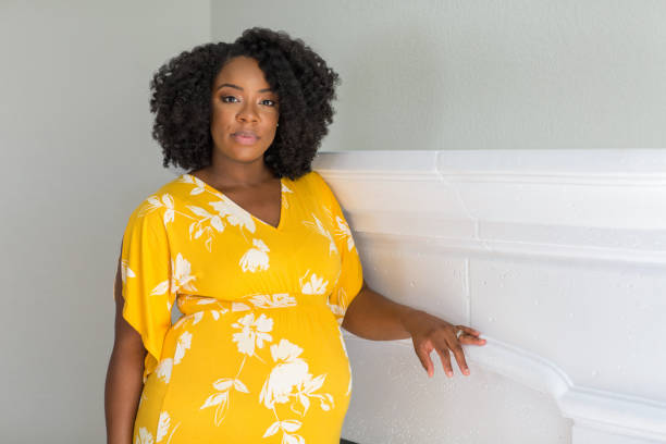 portrait of a beautiful african american pregnant woman - dress human pregnancy young women women imagens e fotografias de stock