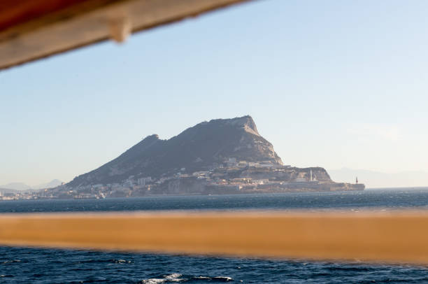 gibilterra dalla baia - rock of gibraltar foto e immagini stock