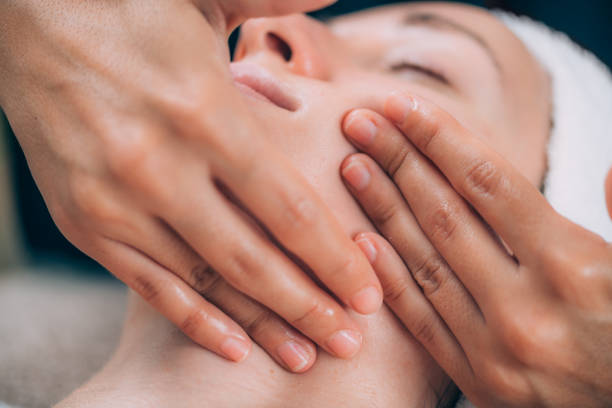 istock Face Lifting Fitness Massage 1187691460