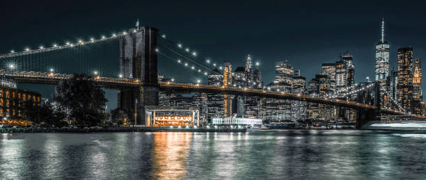 istock Night view long exposure of Brooklyn Bridge 1187698067