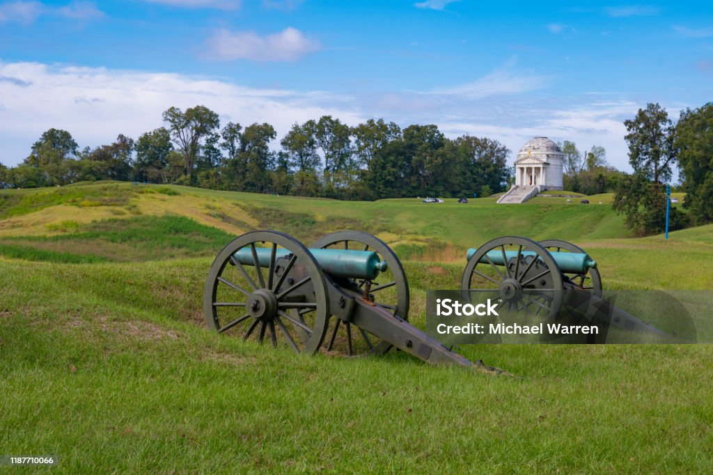 Civil War Cannons at Vicksburg National Military Park in Vicksburg, Mississippi. Cannons used in the Civil War  at the Vicksburg National Military Park in Vicksburg, Mississippi near Jackson. Illinois monument in the distance. Mississippi Stock Photo