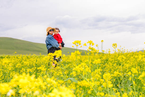 istock mother and daughter in the rape flowers 1187728961