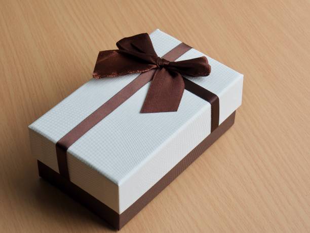 istock Brown ribbon and gift box 1187729882