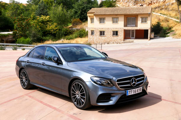 mercedes-benz e220d - upmarket photos et images de collection