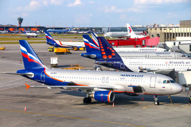 aeroflot airbus a320 - aeroflot photos et images de collection