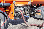 ein-tanker-tankt-an-einer-tankstelle-tankwagen-senkt-benzin.jpg?b=1&s=170x170&k=20&c=2mx6LrEOm4qPE0cBxSQiZ1X4vB8CwXu3J-BI6b7Nwa4=