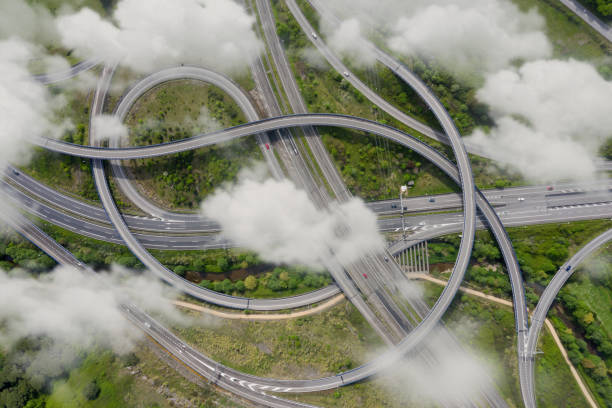 雲と交差する高速道路の航空写真 - road street highway cloud ストックフォトと画像