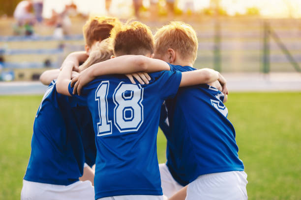 kids in sports team. happy boys in football team. children sports education program. children football academy - sports team team teamwork togetherness imagens e fotografias de stock