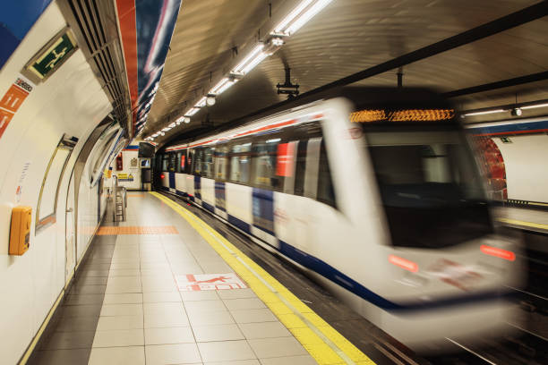 underground train in motion - commuter business station agility imagens e fotografias de stock