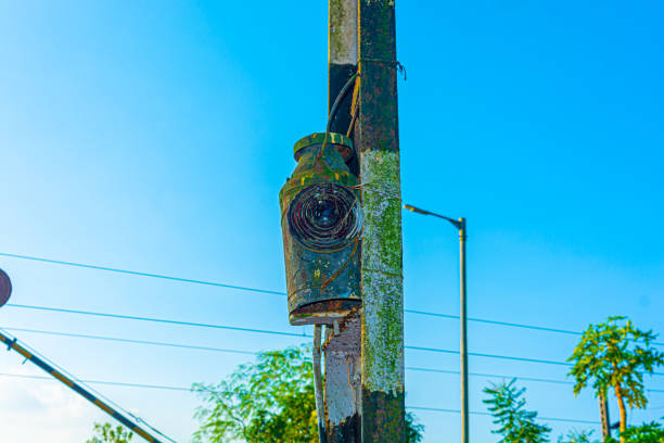 old railway level crossing signal light. - railroad crossing railway signal gate nobody imagens e fotografias de stock