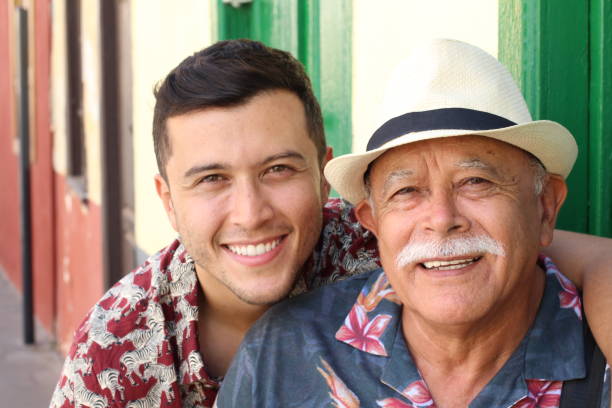 padre e hijo riendo al aire libre - puertorriqueño fotografías e imágenes de stock