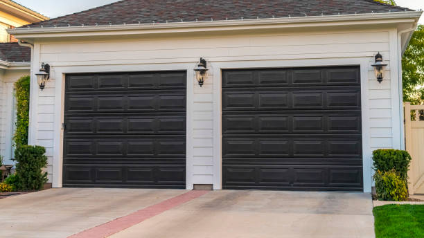 istock Panorama frame Double garage unit attached to a suburban house 1187872560