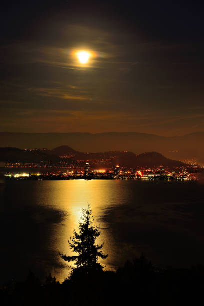 istock Full moon over Kelowna BC Canada 1187890898