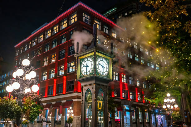 istock Old Steam Clock in Vancouver's historic Gastown district at night 1187911228