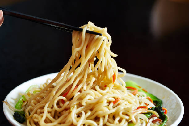 istock Stir fried noodle and vegetable 1187934926