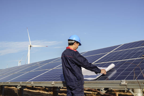 istock Engineer checking photovoltaic installation 1187937798