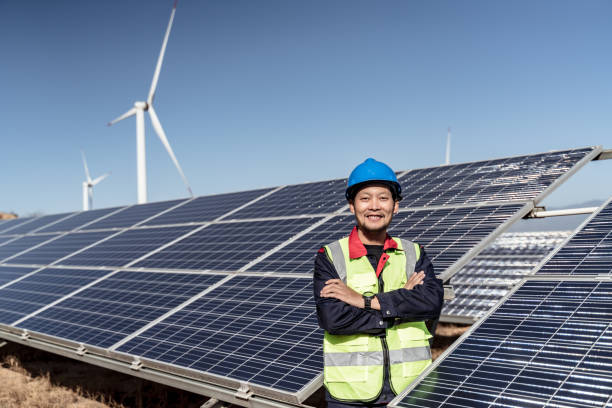 istock Engineer checking photovoltaic installation 1187937859