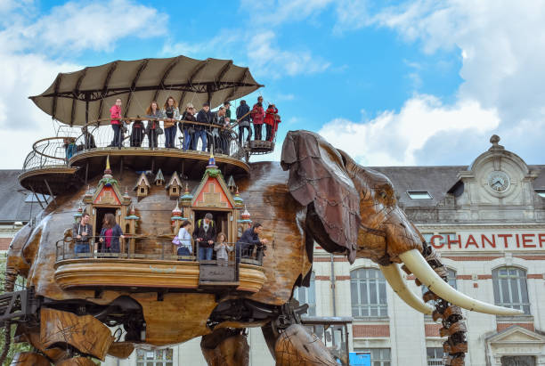 les machines de l'ile de nantes (les machines de l'île) est un projet artistique, touristique et culturel basé à nantes, france. plaisirs d'été pour enfants et adultes. - central europe photos photos et images de collection