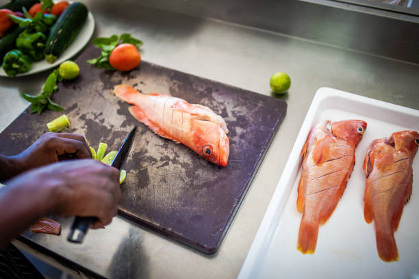 chef，cut， fish， sashimi