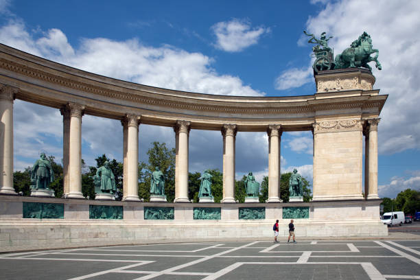 부다페스트, 헝가리. 히어로즈 스퀘어, 호석광장 또는 밀레니엄 기념비 - art column hungary capital cities 뉴스 사진 이미지