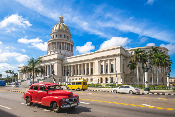 здание национального капитолия, гавана - havana стоковые фото и изображения