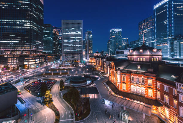 야간 도쿄 기차역 - tokyo station railroad station chiyoda ward building exterior 뉴스 사진 이미지