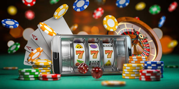 online casino. smartphone or mobile phone, slot machine, dice, cards and roulette on a green table in casino. 3d - game of chance imagens e fotografias de stock