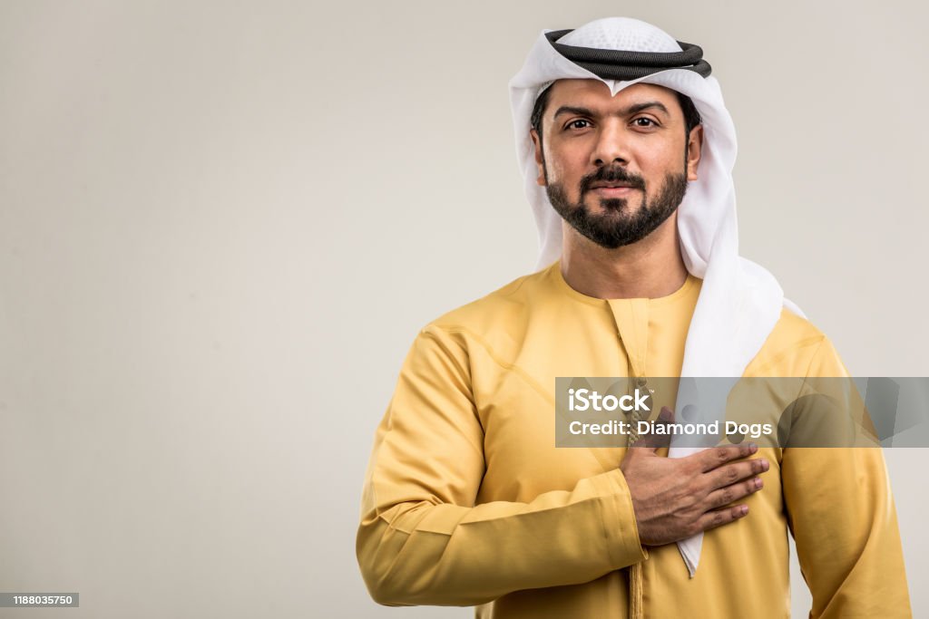 Uomo arabo con abito tradizionale - Foto stock royalty-free di Abbigliamento