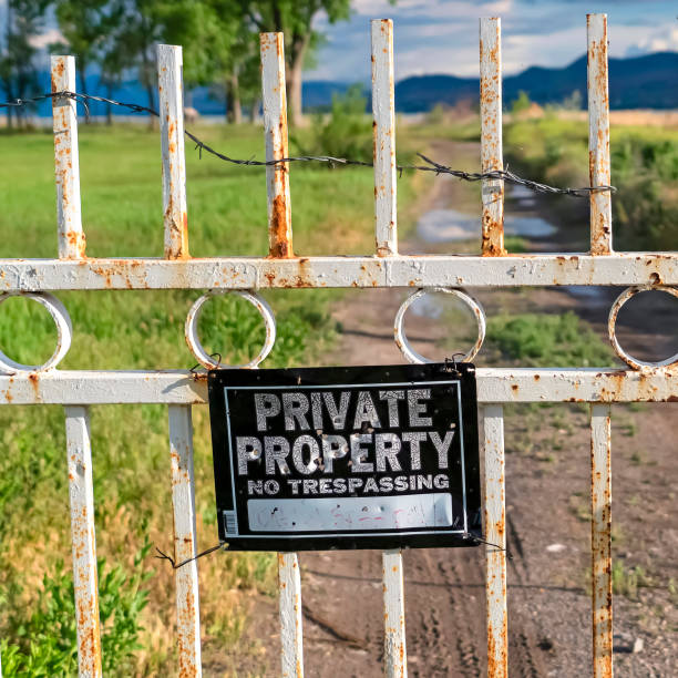 istock Square frame Private Property sign on an old rusty white gate locked with chain and padlock 1188041862