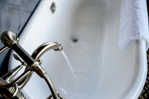 Filling bathtub, elevated view, Nikon Z7