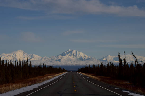 istock Highway to the mountains 1188058012