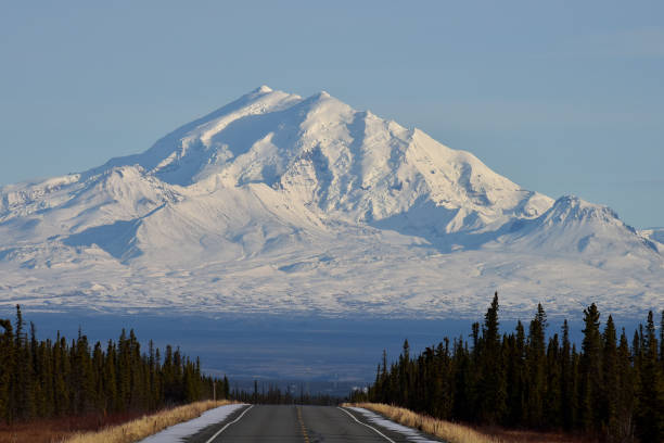 istock Highway to the mountains 1188058020