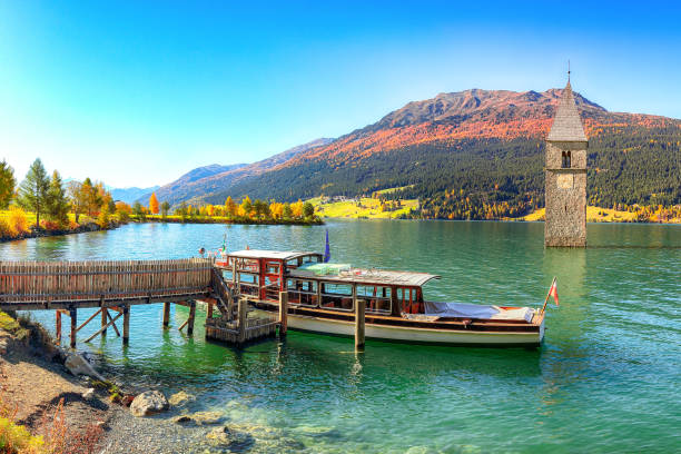 panorama di haidersee - tourist resort lake italy scenics foto e immagini stock