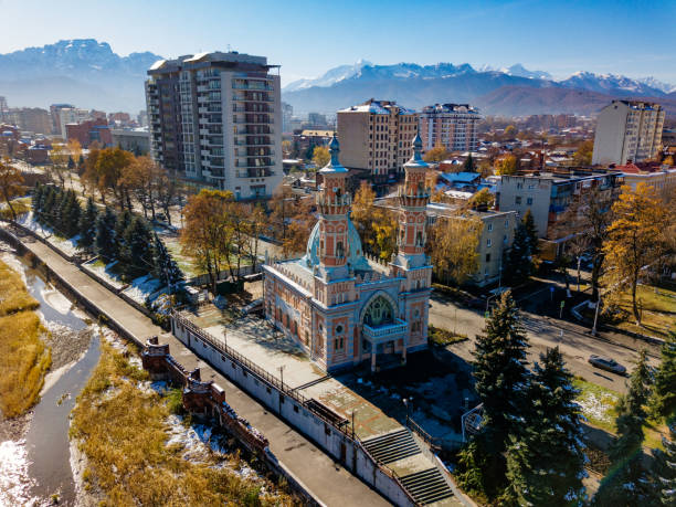 mesquita de mukhtarov de sunni em vladikavkaz, vista aérea - sunni - fotografias e filmes do acervo