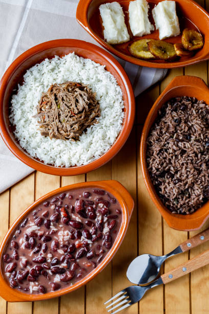 разнообразие кубинской кухни - cooked still life close up rice стоковые фото и изображения