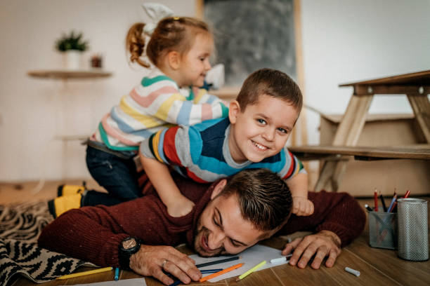 istock Father and kids drawing 1188114393