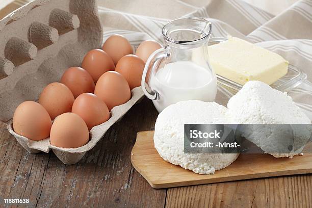Huevos Y Productos Lácteos Foto de stock y más banco de imágenes de Alimento - Alimento, Bebida, Cartón de huevos