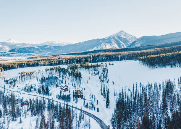 malowniczy widok na śnieżną górę w kolorado. - skiing snow snowboarding winter sport zdjęcia i obrazy z banku zdjęć