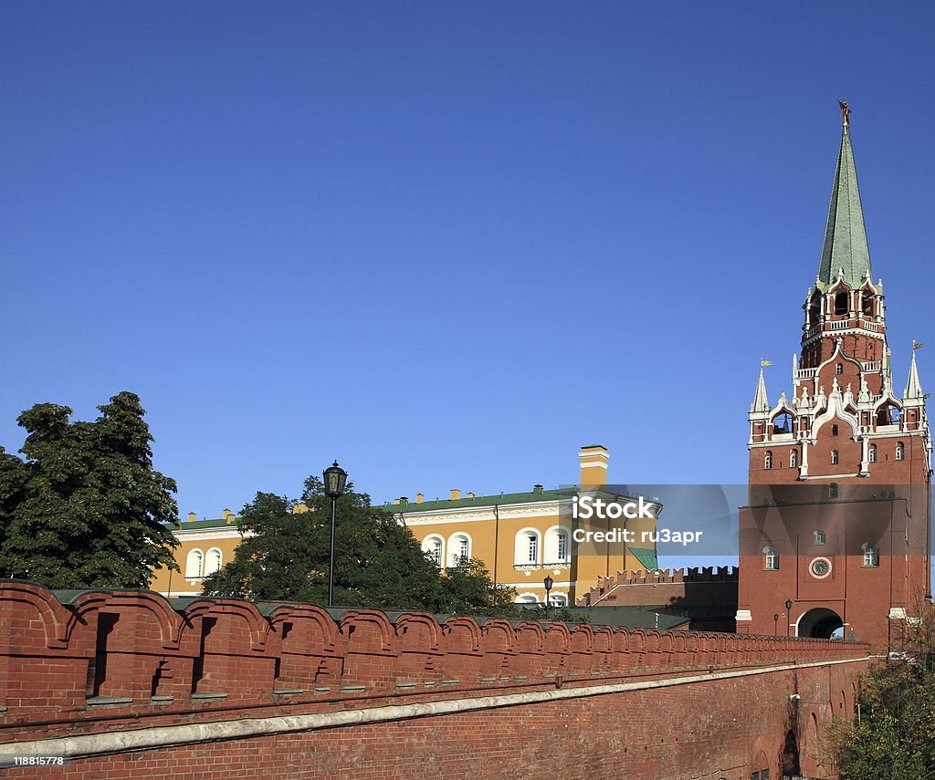 Fondo de cielo de torre de Kremlin - Foto de stock de Alto - Descripción física libre de derechos