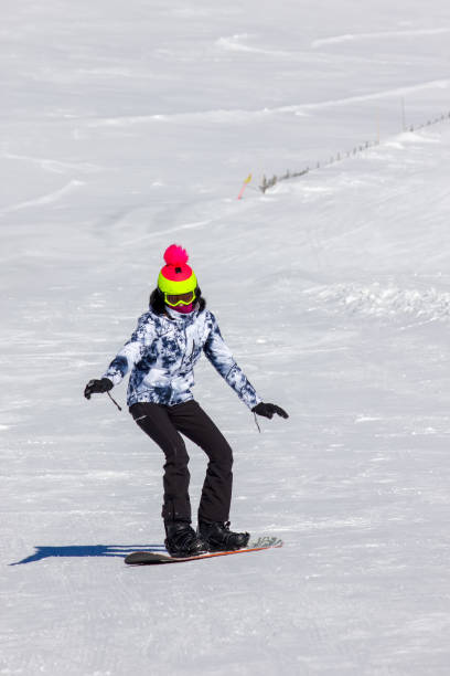 istock Snowboarding girl on the mountain slope 1188164891