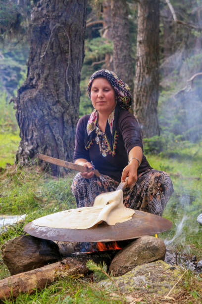 istock A young nomadic woman who cooks yufka rezept using wood fire 1188189200