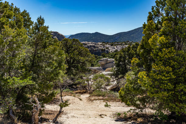 city of rocks idaho - idaho rock climbing city of rocks mountain imagens e fotografias de stock