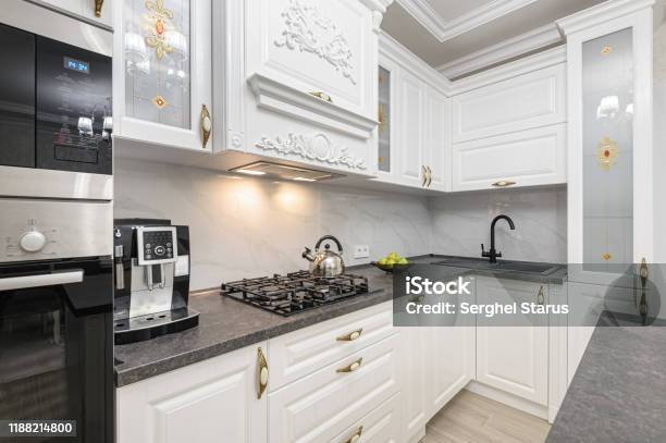 Luxury Kitchen Stock Photo - Download Image Now - Kitchen, Stove, Kitchen  Hood - iStock