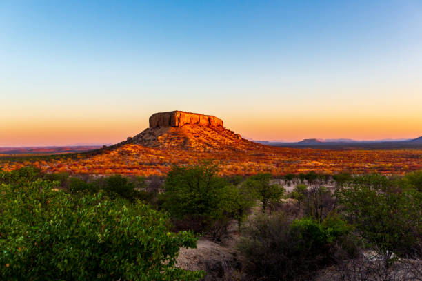 wasserberglandschaft in namibia - plateau stock-fotos und bilder