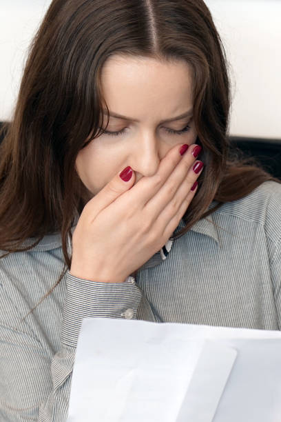 istock Young woman got a bad letter uvolnenii 1188225530