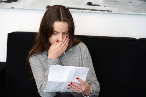istock Young woman got a bad letter uvolnenii 1188225593