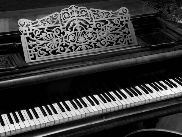 istock Piano part, black and white, blur 1188237516