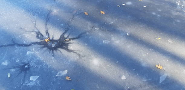 istock Veins in the ice 1188251580