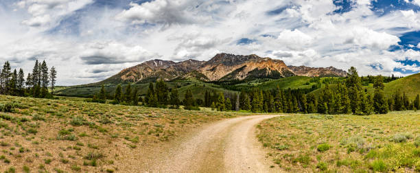 боулдер пик айдахо - idaho mountains стоковые фото и изображения